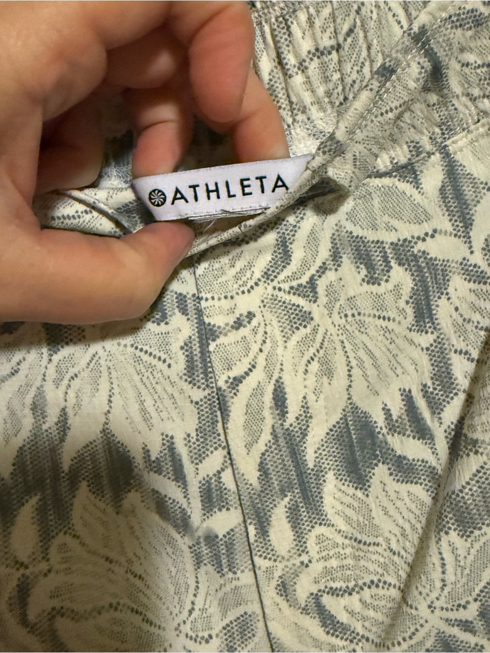 Athleta Floral Convertible Cargo Capri Pants/Shorts- Light Blue & White - Picture 4 of 4